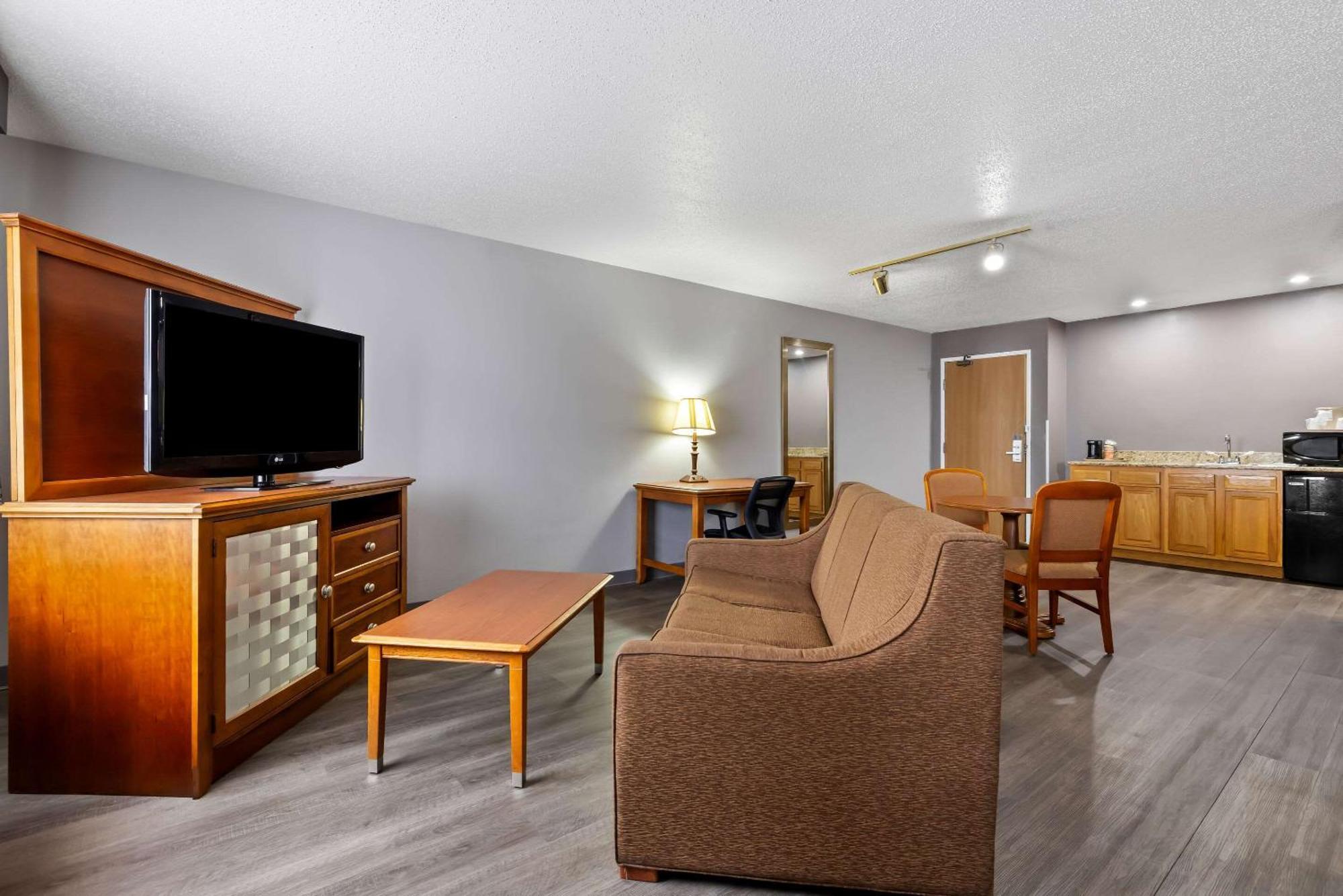 Quality Inn Near Monument Health Rapid City Hospital Exterior photo