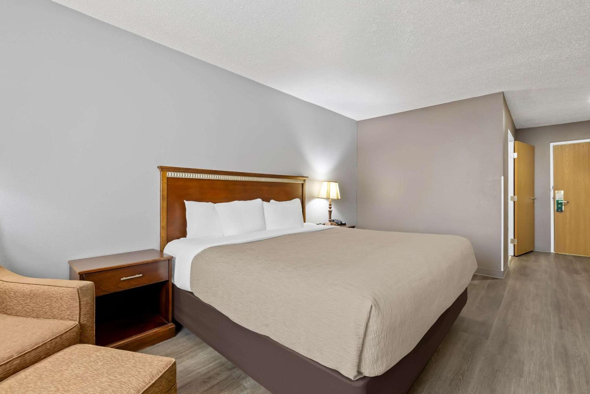 Quality Inn Near Monument Health Rapid City Hospital Exterior photo